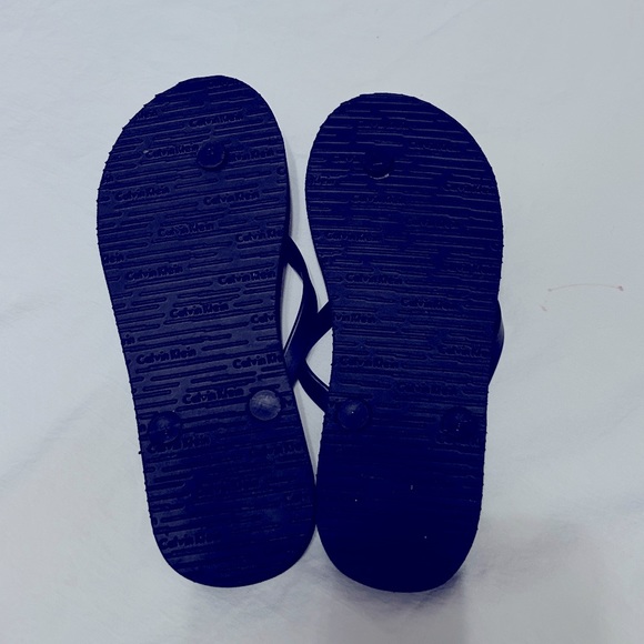 New Calvin Klein Flip Flops Sz 7 - Picture 3 of 3